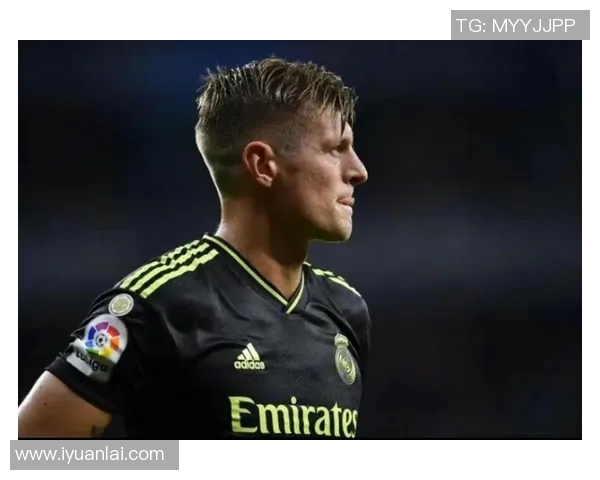 克罗斯:从中场大师到足球战术的灵魂引领者的传奇之路 克罗斯:从中场大师到足球战术的灵魂引领者的传奇之路