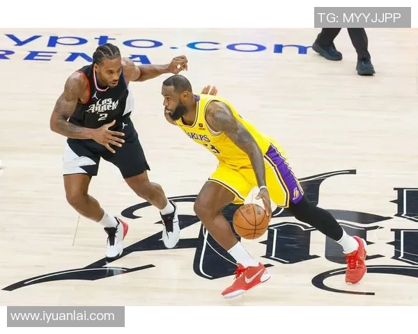 2011年湖人与快船的激烈对决回顾与分析篮球赛场上的城市对抗与荣耀