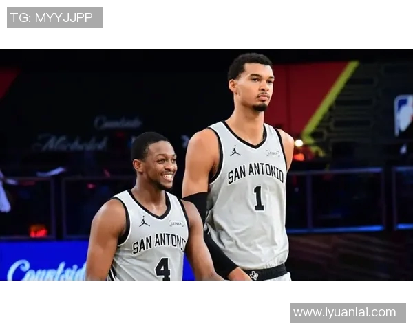 马刺与雷霆第三场激战回顾关键时刻的决策与球员表现分析